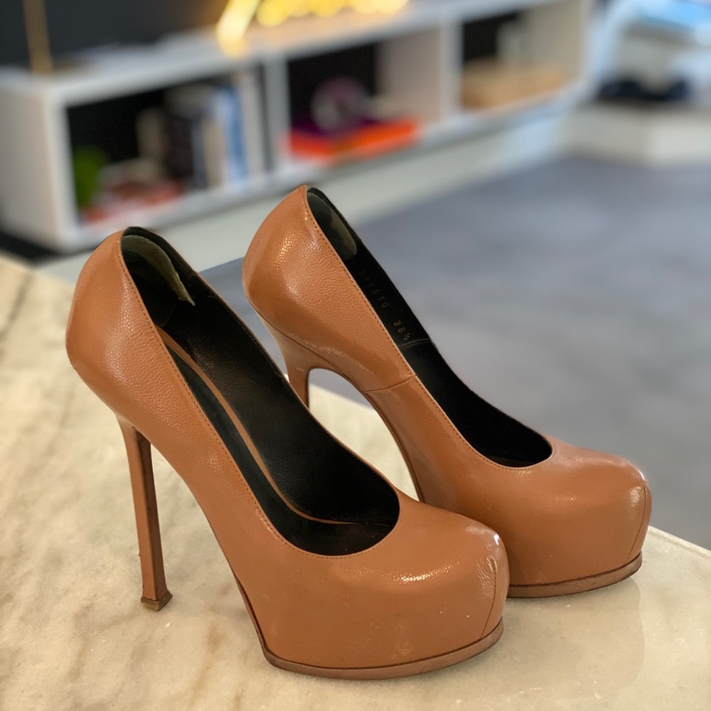 YSL Tribtoo Platform Pump in Nude